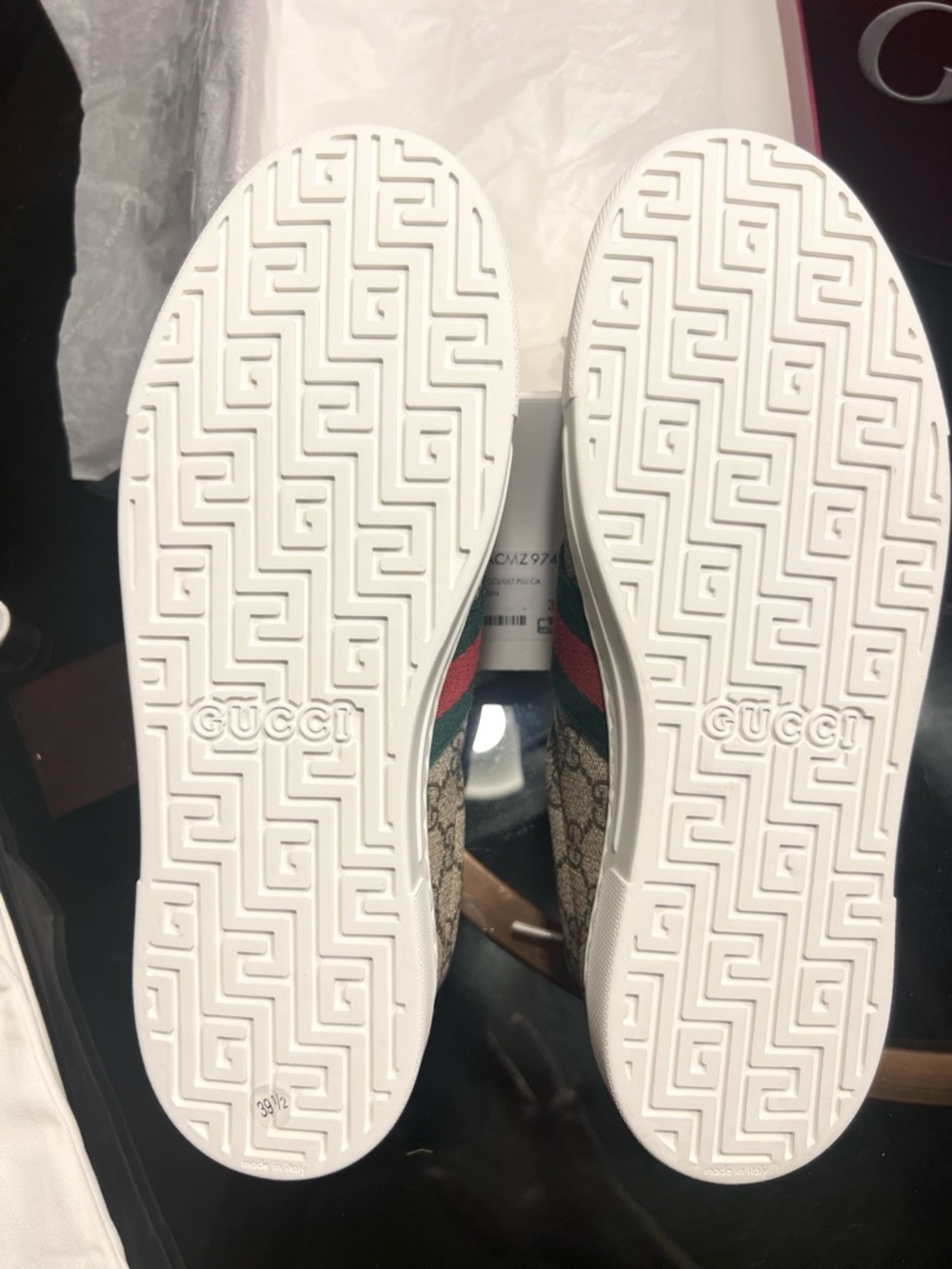 Gucci Beige GG Supreme Canvas Sneaker with Green-Red Web - Picture 5 of 7